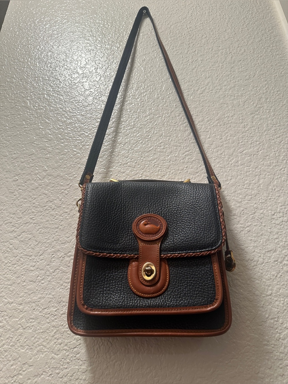Dooney Bourke Vintage Leather Crossbody Bag Black/Brown Trim
